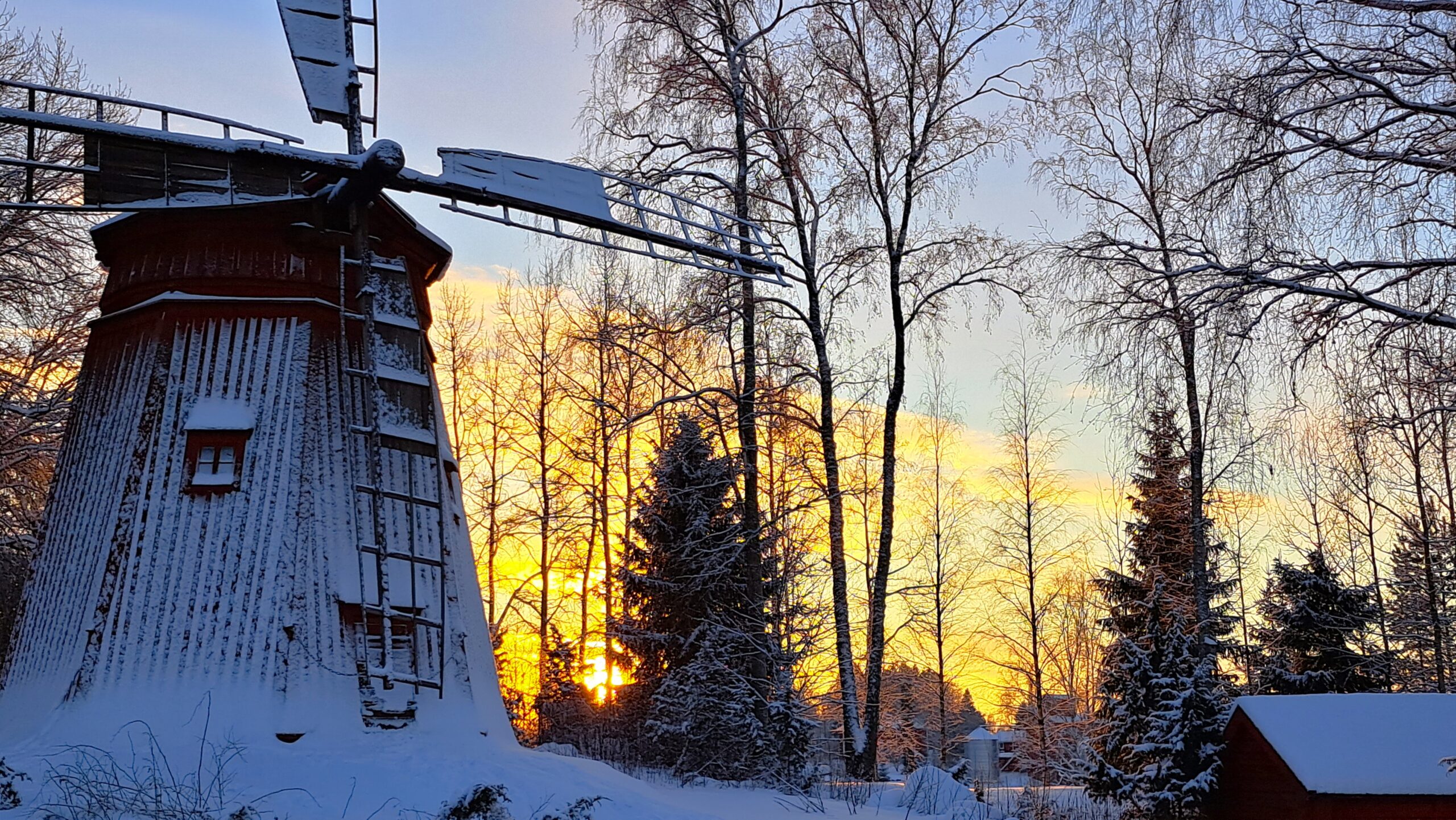 Mamsellkvarnen i vintersolnedgång LNF24