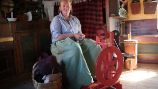 Spinna garn med modern spinnrock Alicia hantverkardag LNF22 1